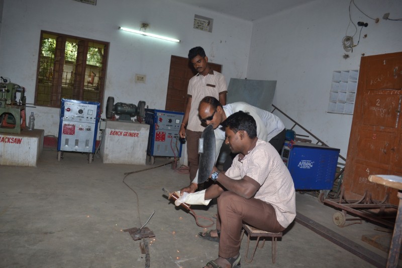 23. ELECTRICIAN LAB.jpg